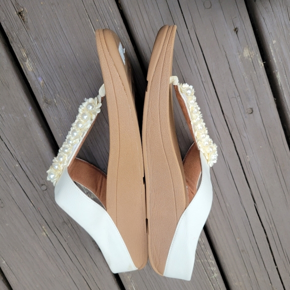 Fitflop Verna Cream Faux Leather Satin Floral Pearls Summer Wedge Sandals 11 - Picture 4 of 8